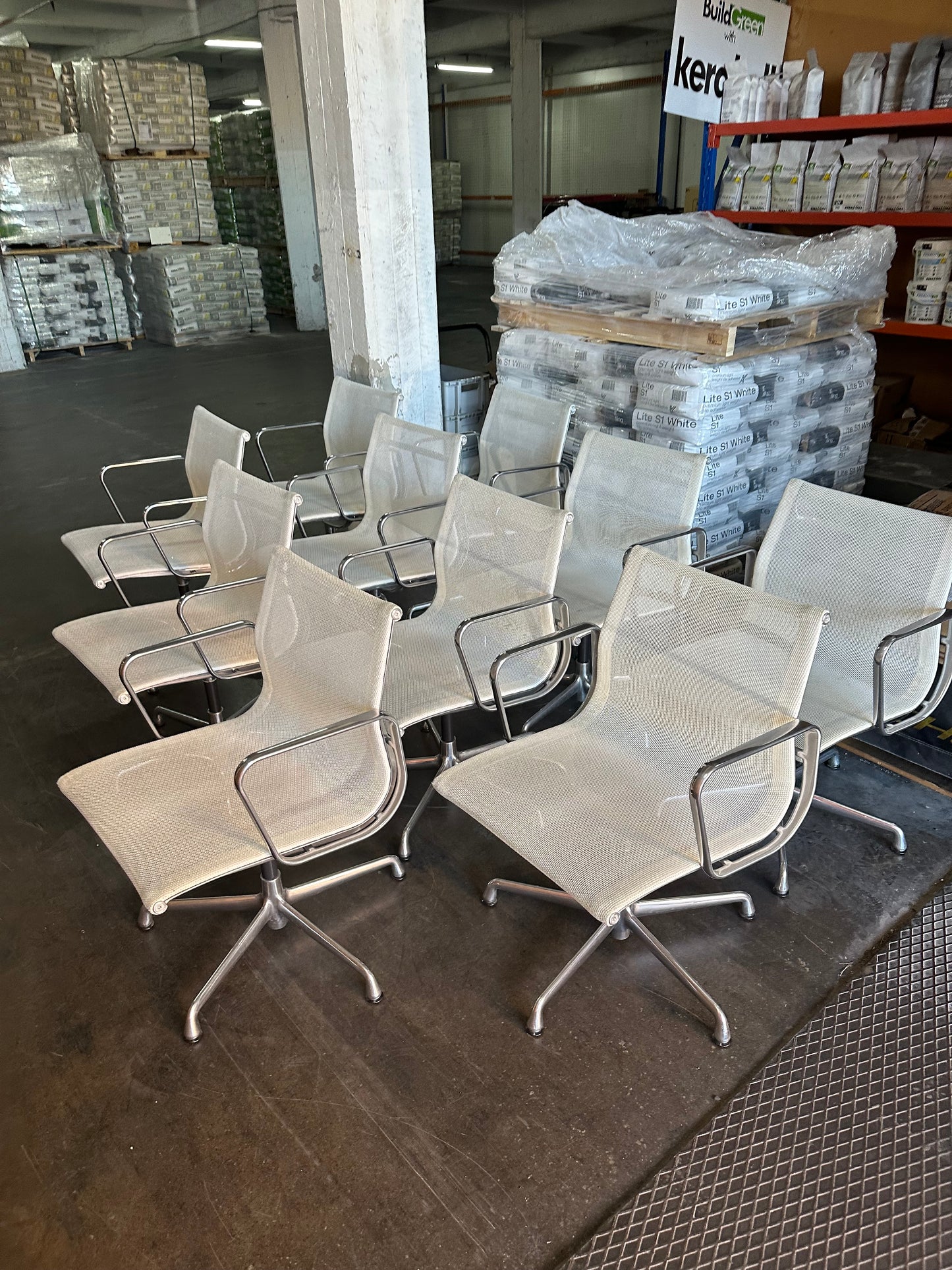 Eames Aluminum Group Executive Management Chair in White Mesh