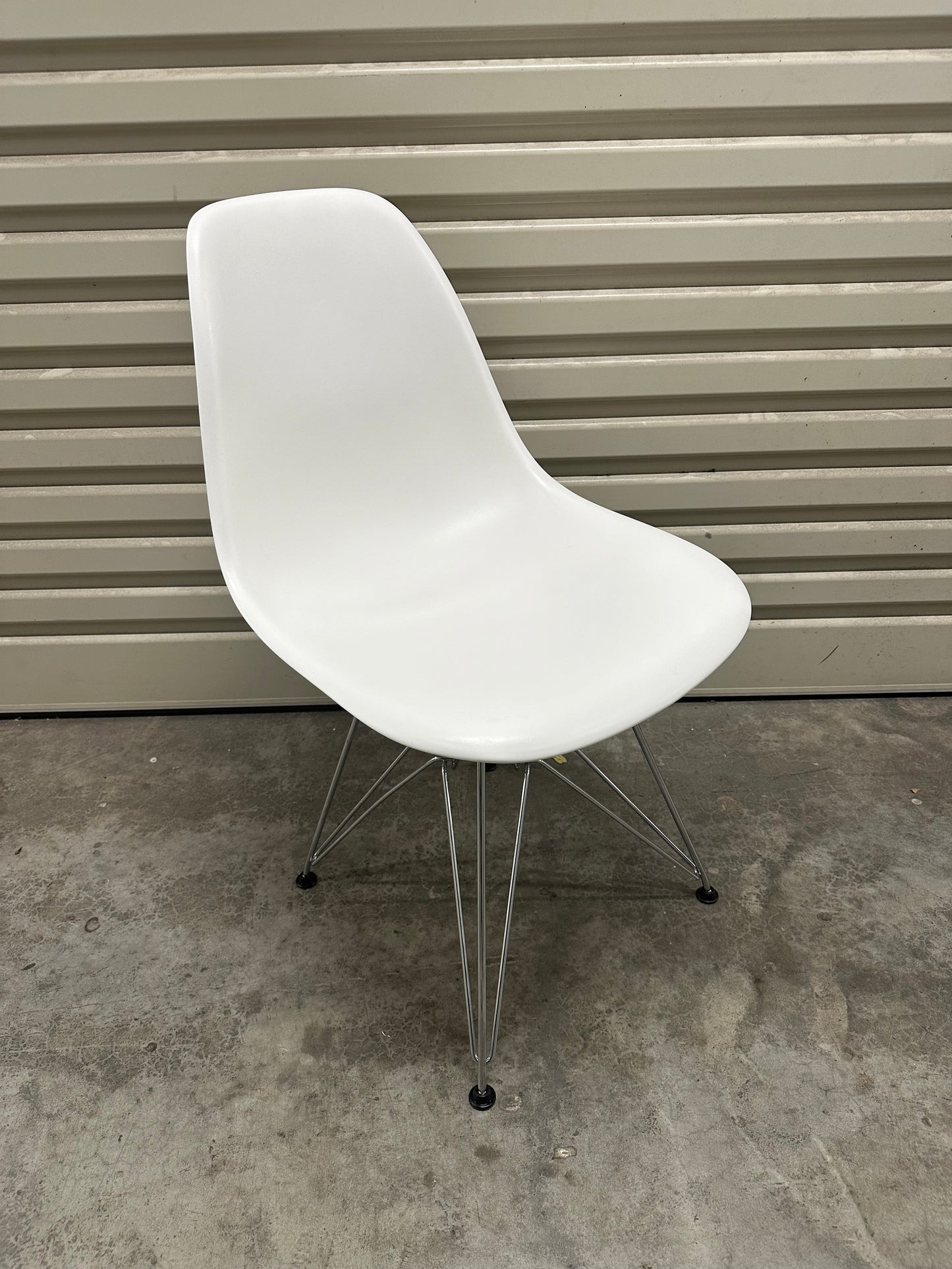 Original Eames Moulded Plastic Side Chair Wire Base – Eiffel Base