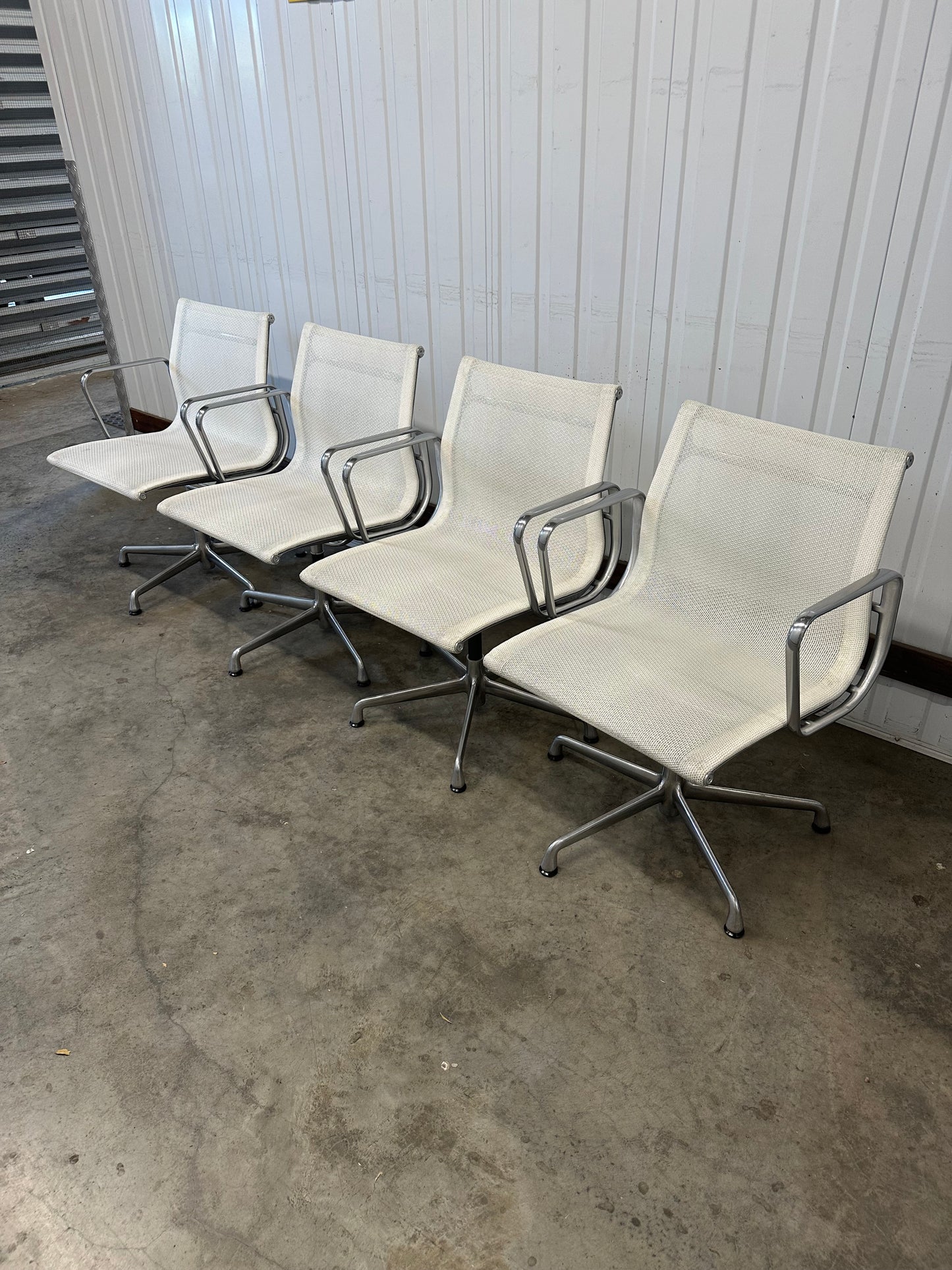 Eames Aluminum Group Executive Management Chair in White Mesh