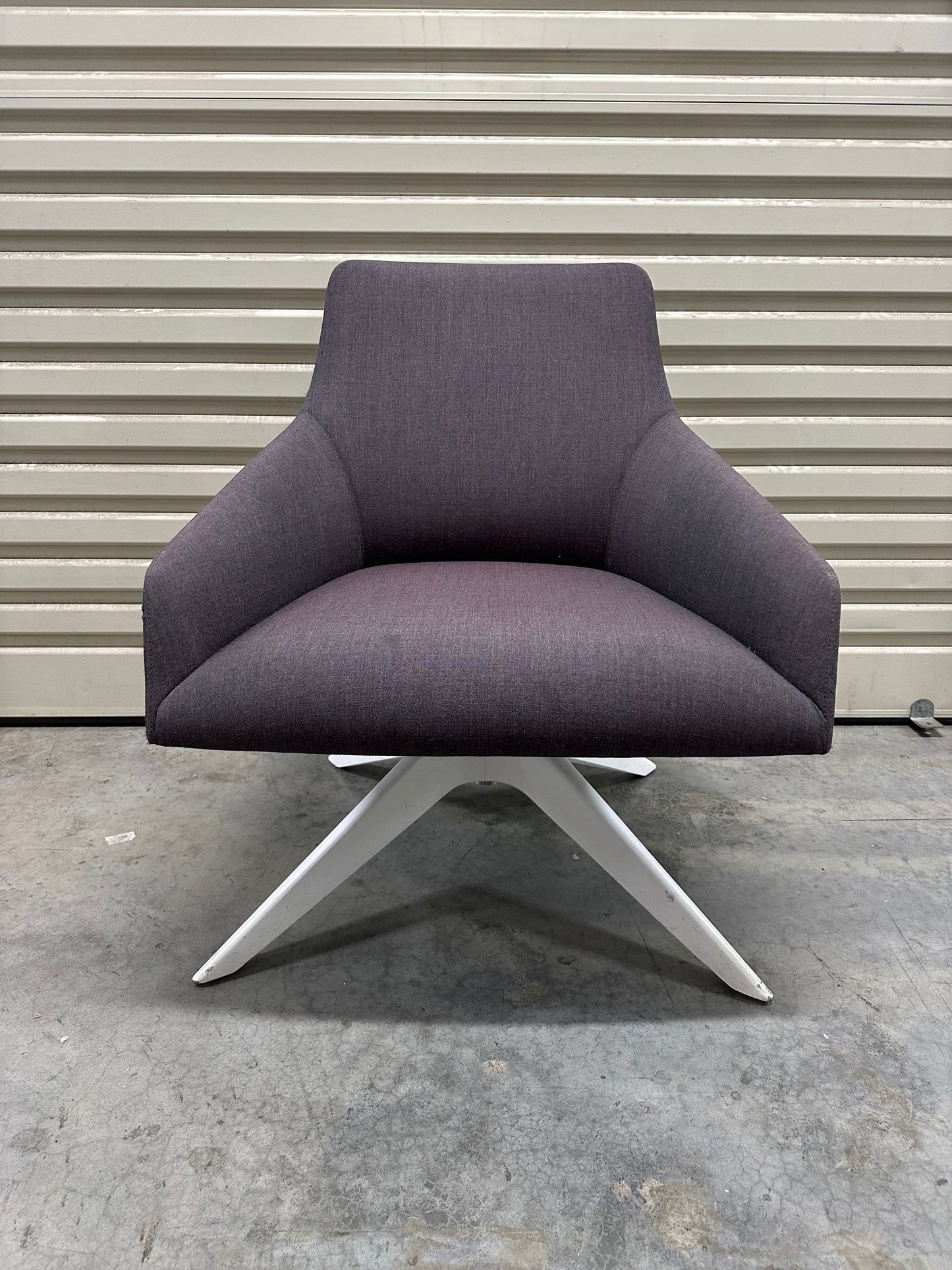 Alya lounge chairs BU1524 designed by Lievore Altherr Molina - Andreu World