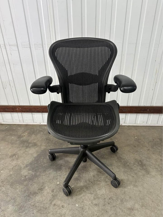 Herman Miller Aeron with armrest (Size A)