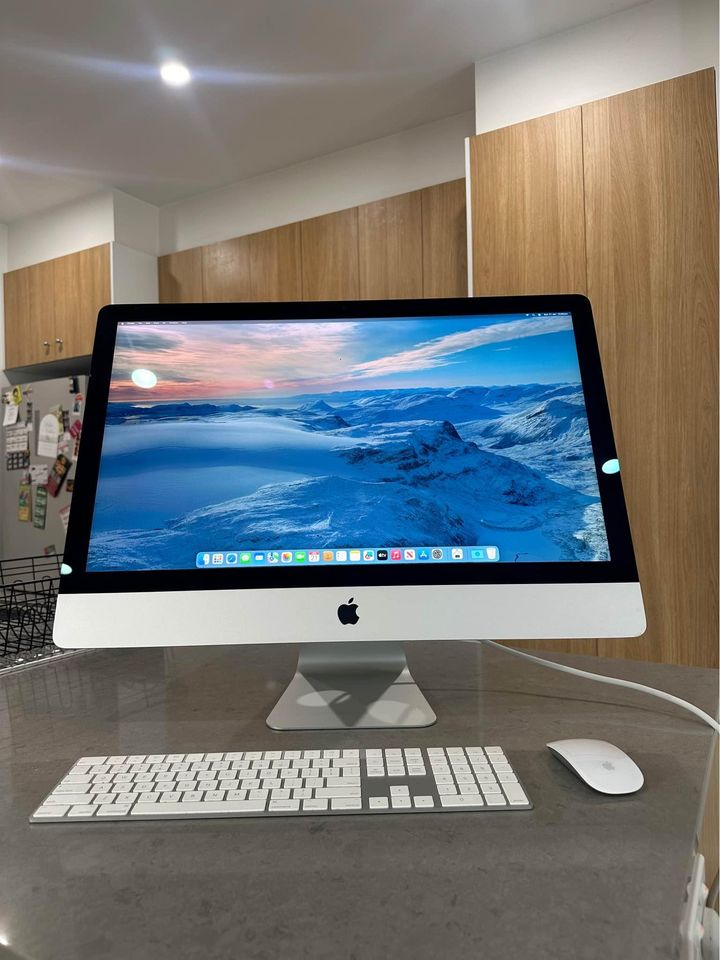 Custom Build 2020 Apple 27 inch iMac 3.6GHz i9 10 Core, 32GB RAM, 16GB Graphics, 500GB SSD