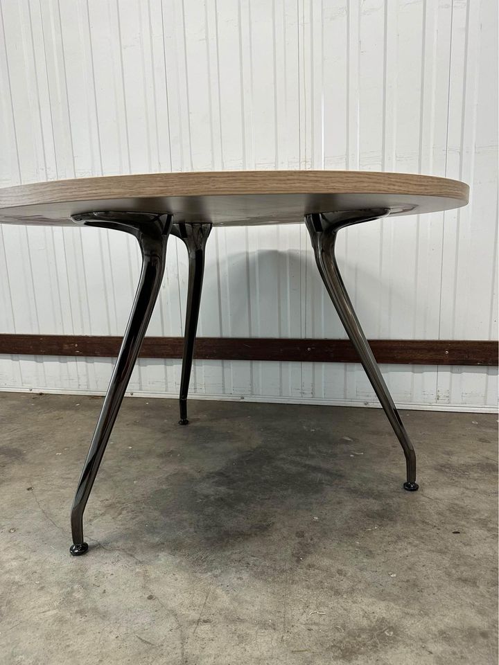 Oak coloured Round meeting table