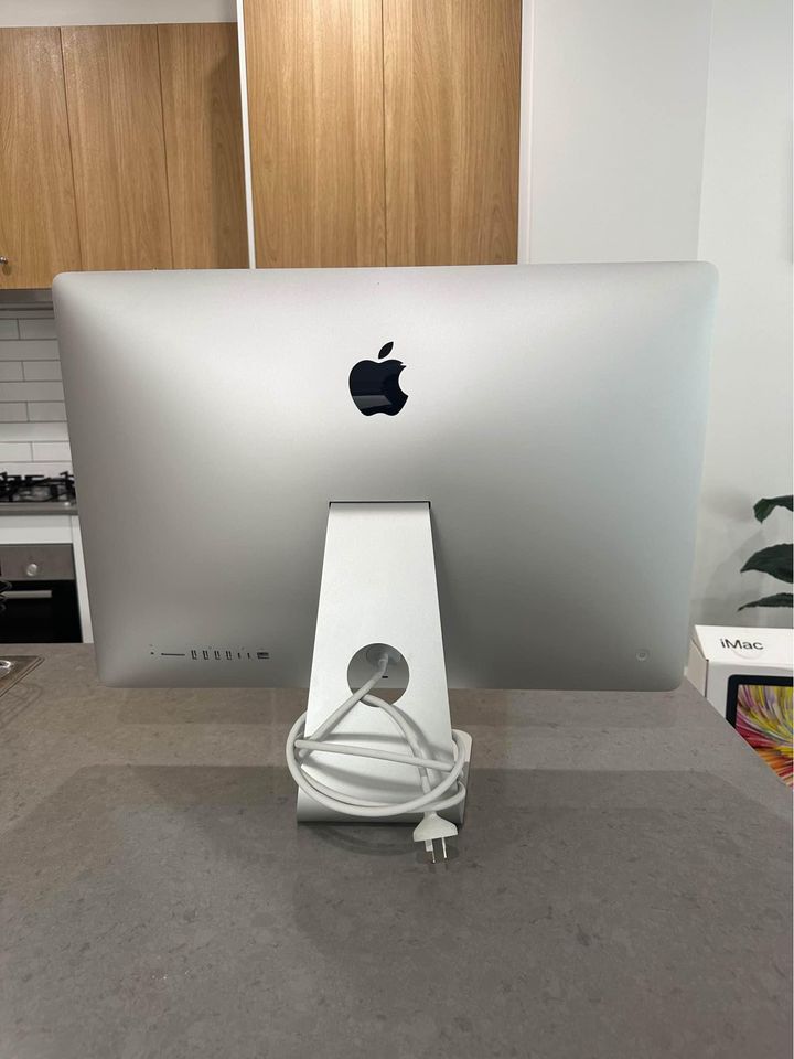 Custom Build 2020 Apple 27 inch iMac 3.6GHz i9 10 Core, 32GB RAM, 16GB Graphics, 500GB SSD