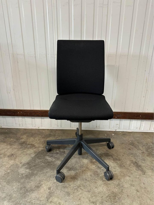 Wilkhahn Neo office / conference room chairs