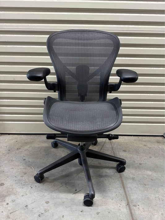 Herman Miller Aeron Remastered with Armrest - Graphite (Size B)