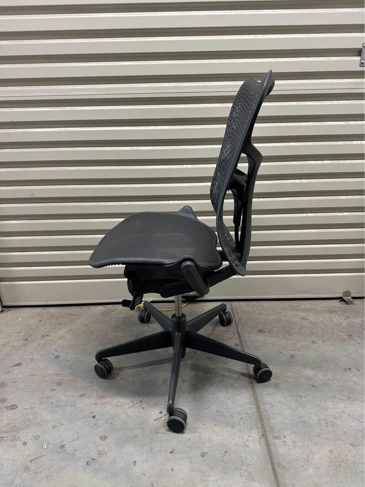 Herman Miller Mirra 2 Triflex Office Chair - No Arms