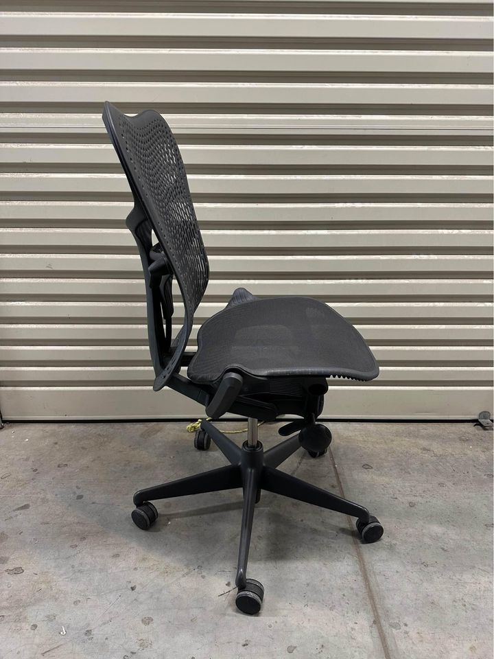 Herman Miller Mirra 2 Triflex Office Chair - No Arms