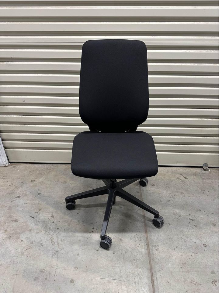 New Steelcase Gestures (Armless) - Black