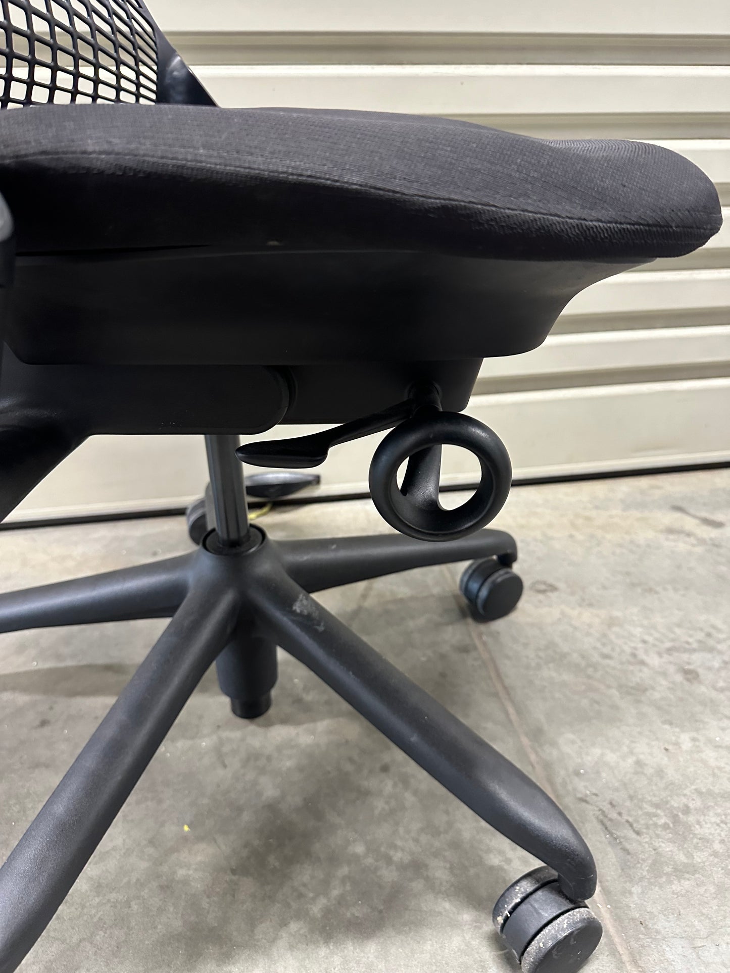 Herman Miller Sayl Chair – No Armrest, Black