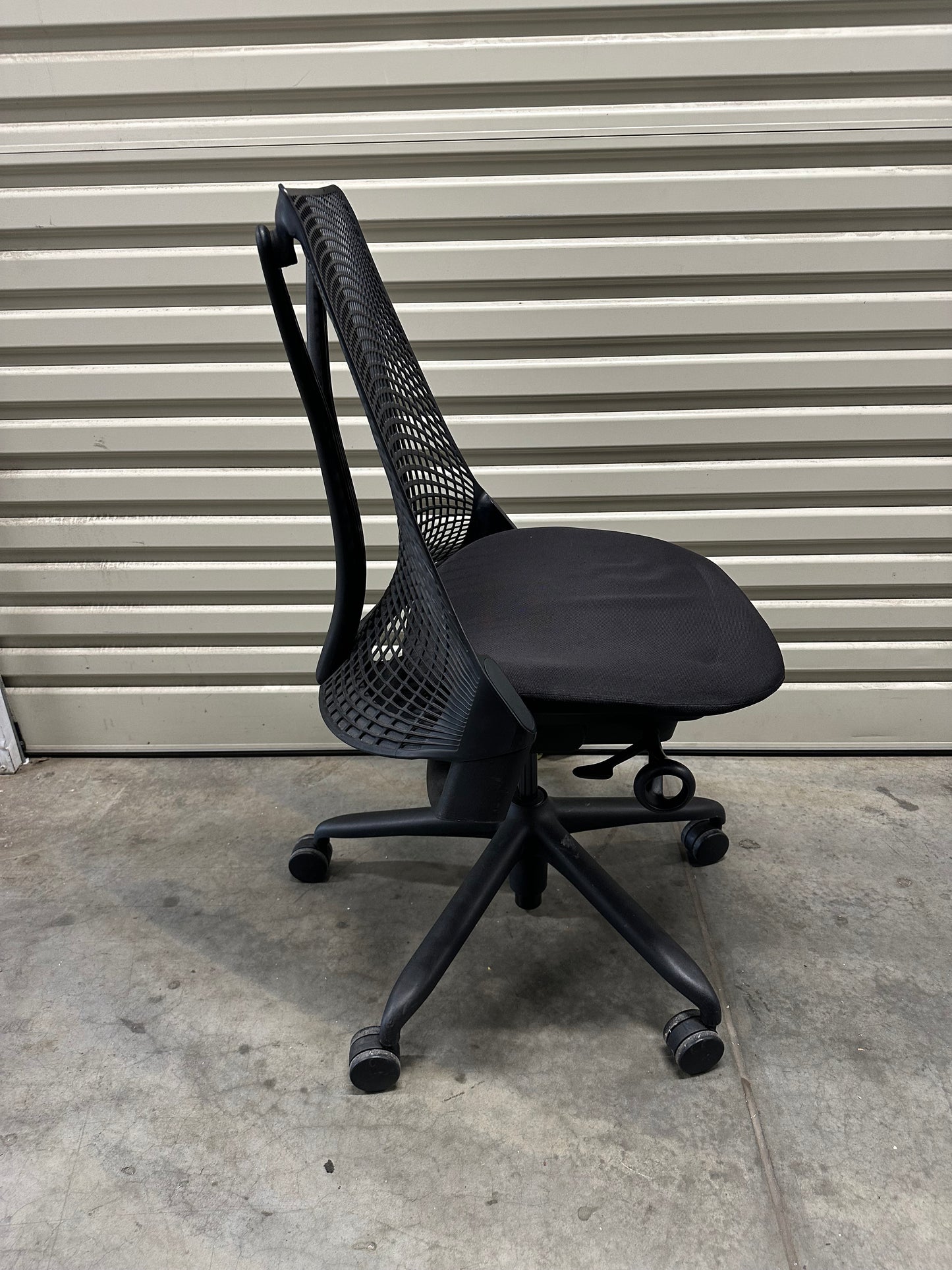 Herman Miller Sayl Chair – No Armrest, Black