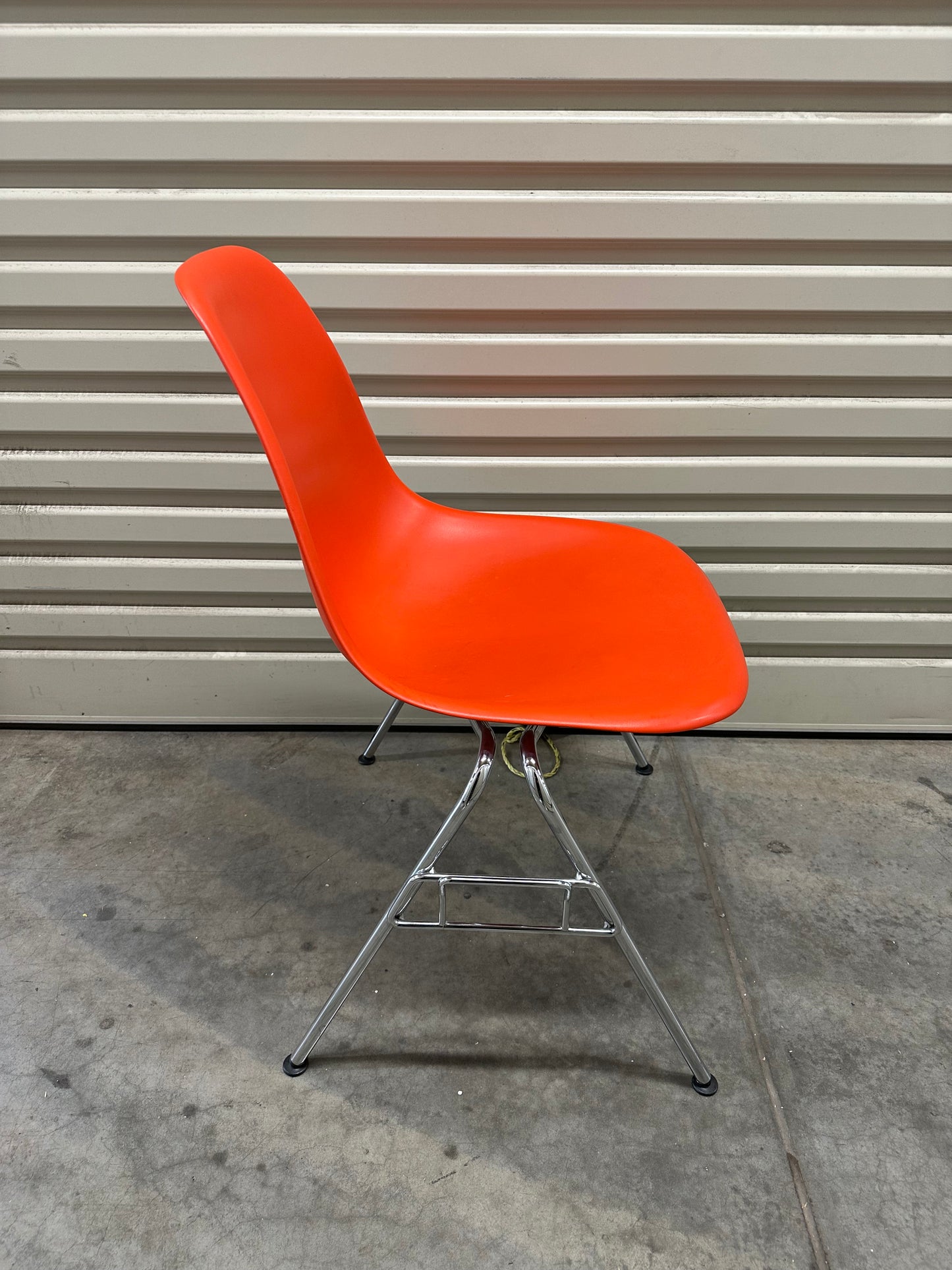 Eames Plastic Side Chair DSS RE - Chromed Base - Orange/Red