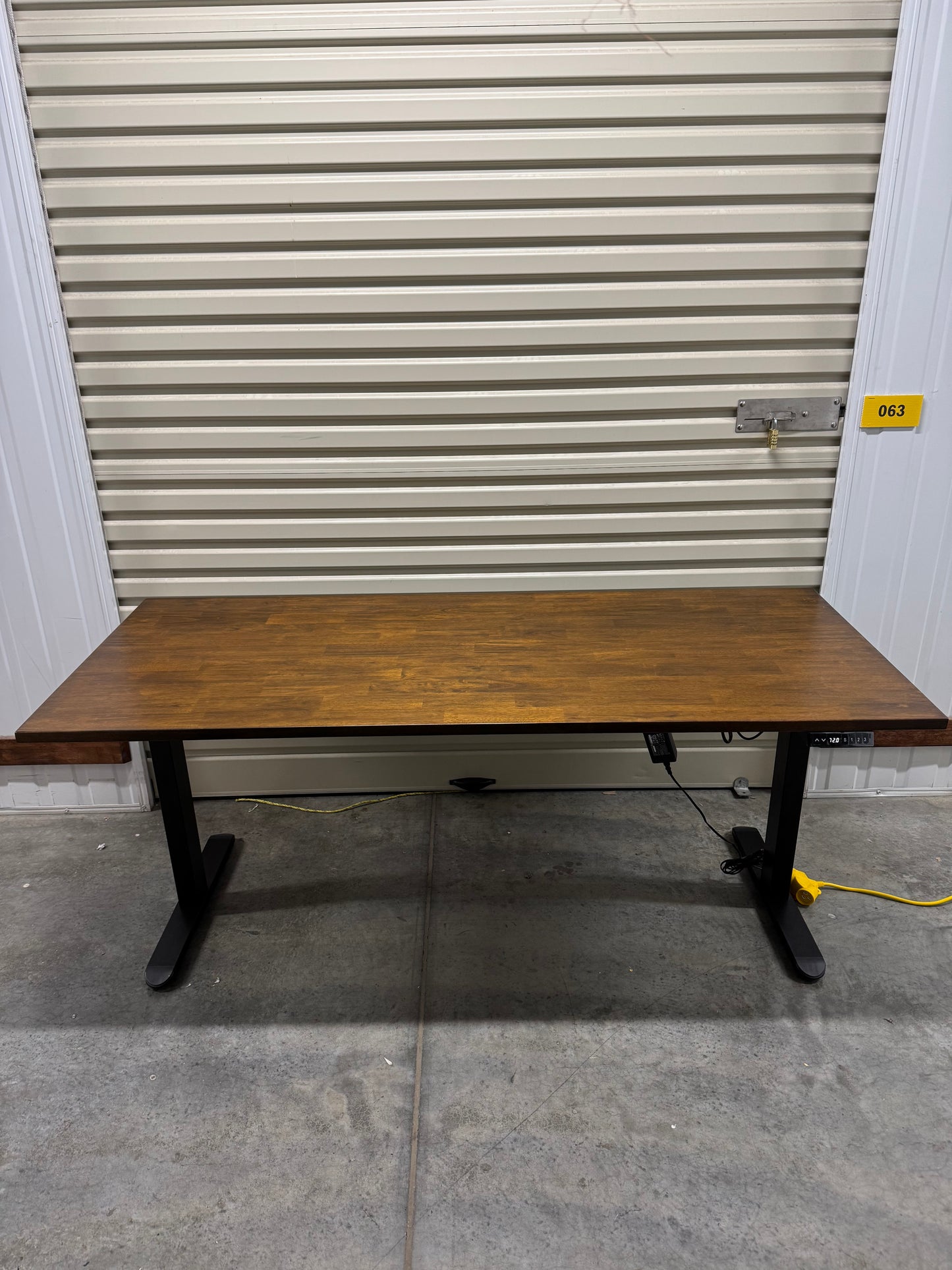 New Standing desk Black base / Walnut table top 1800x750