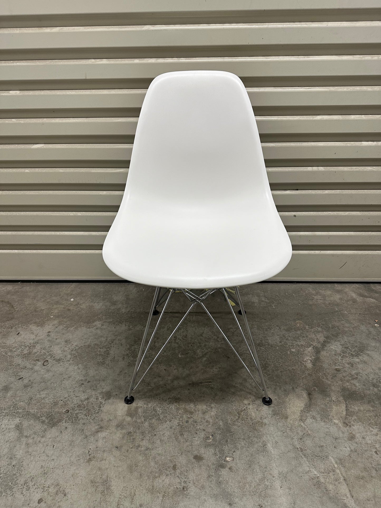 Original Eames Moulded Plastic Side Chair Wire Base – Eiffel Base