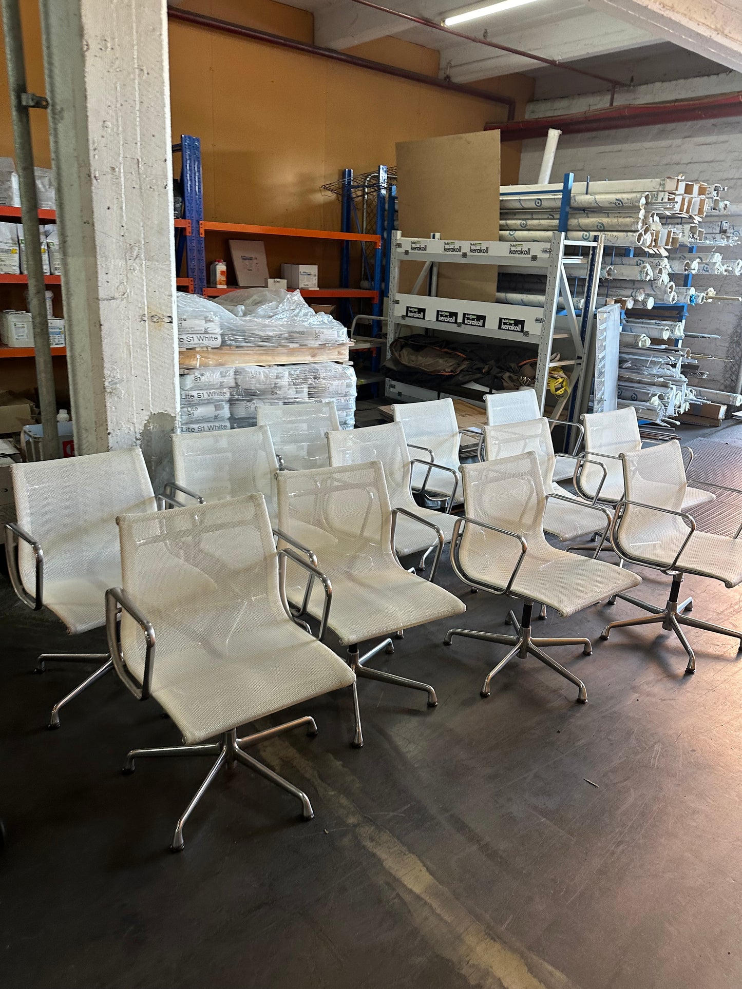 Eames Aluminum Group Executive Management Chair in White Mesh