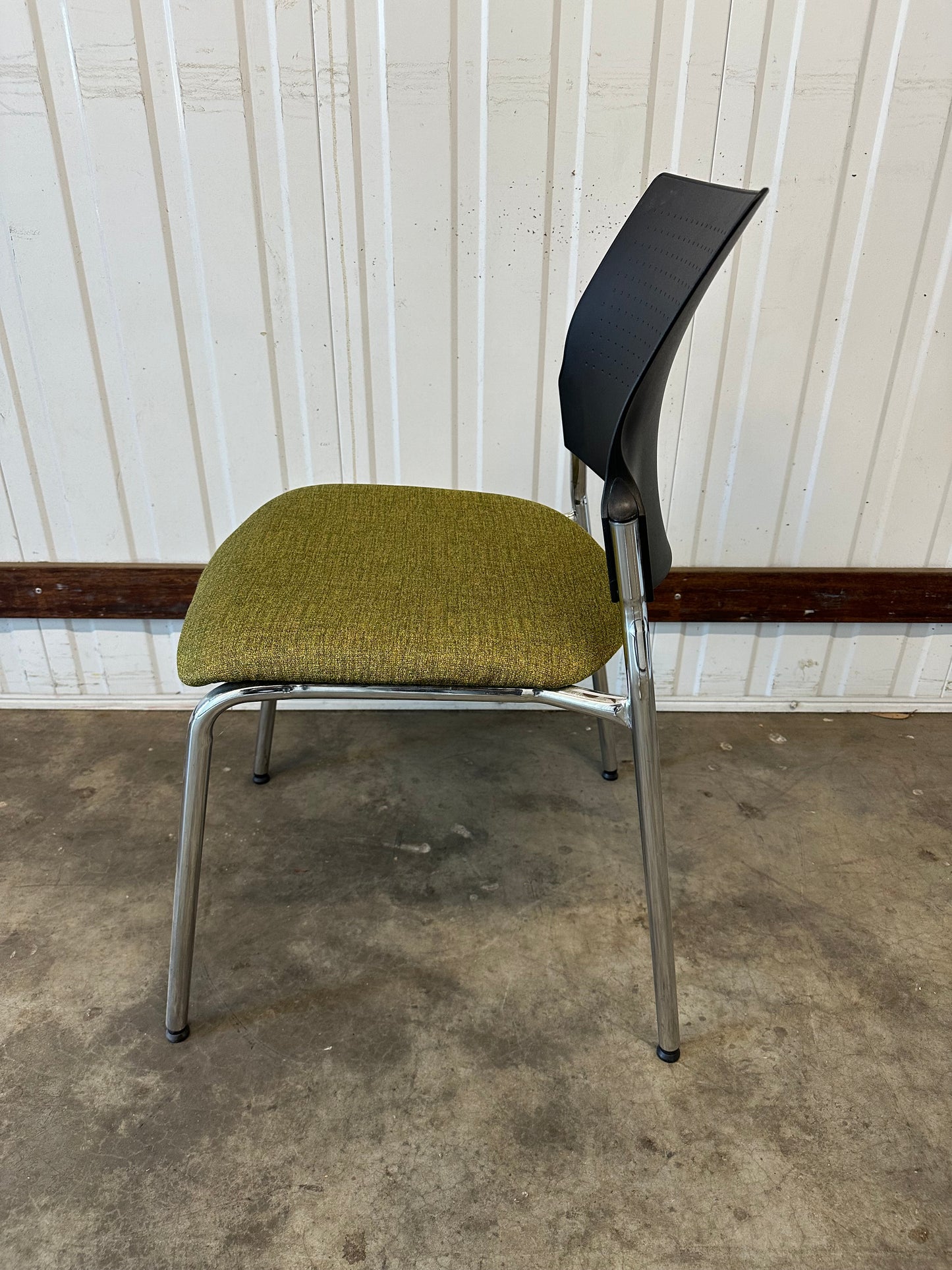 Schiavello reception stackable chair - Green