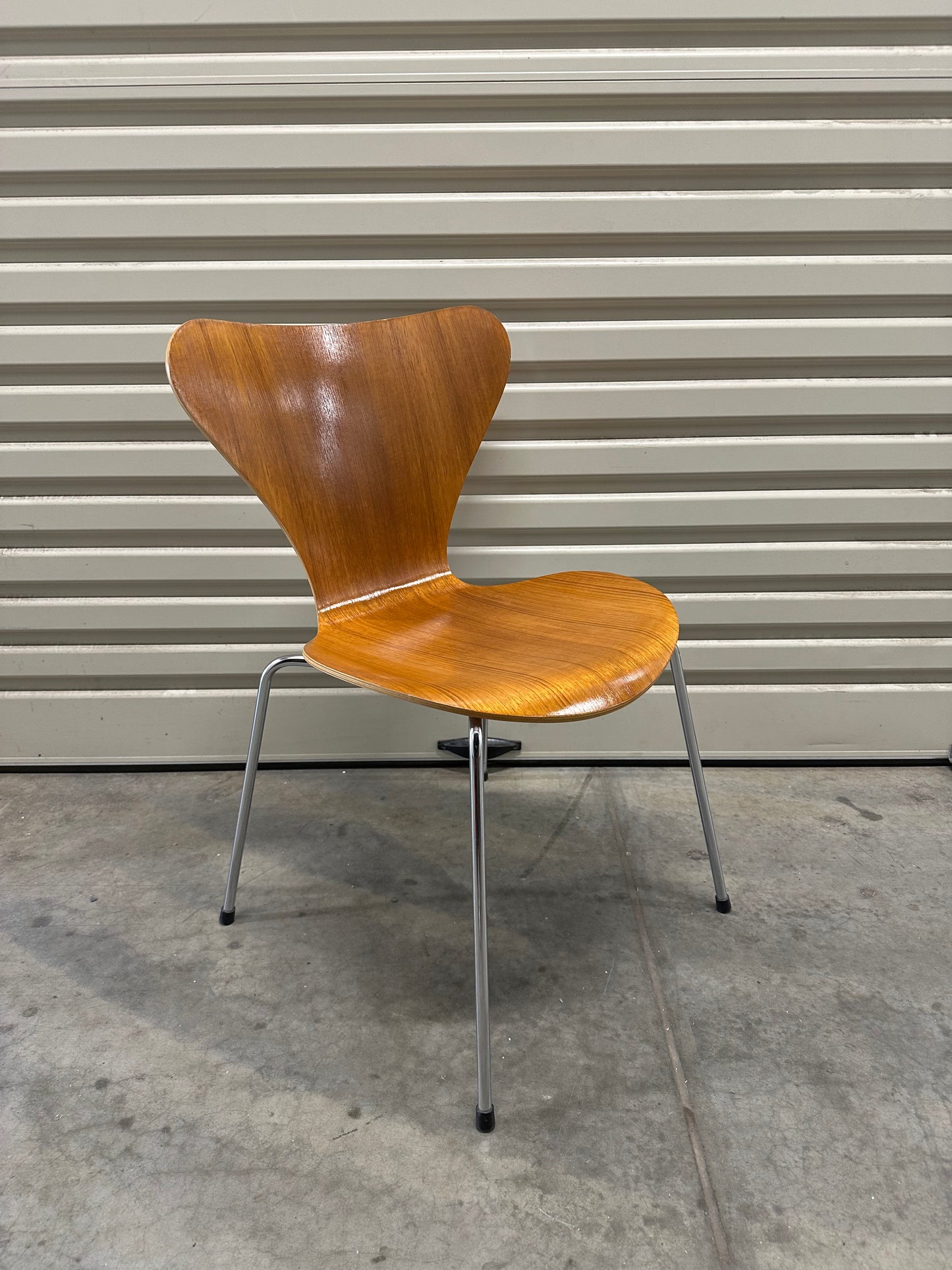 Series 7 chairs by Arne Jacobsen for Fritz Hansen