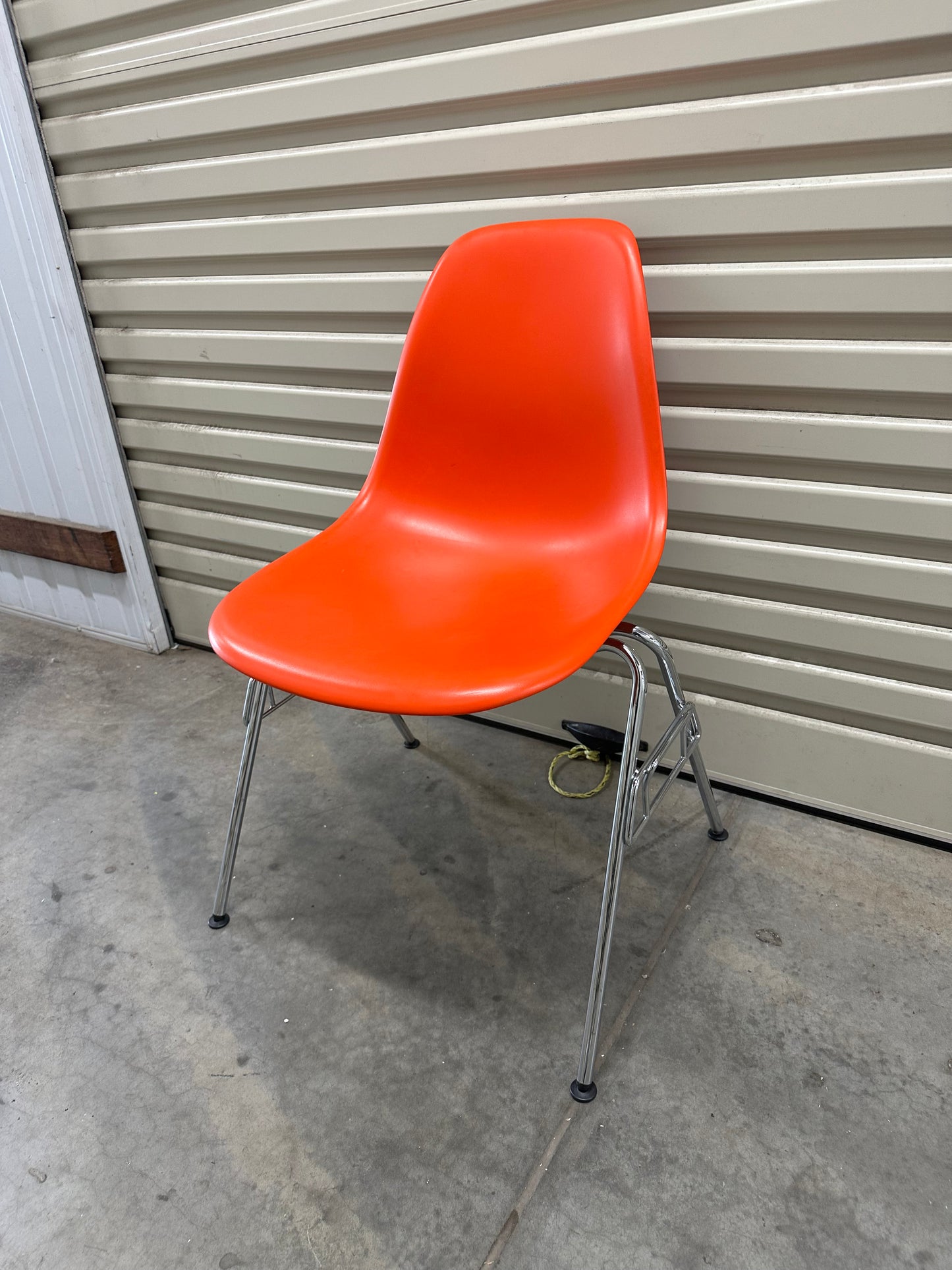 Eames Plastic Side Chair DSS RE - Chromed Base - Orange/Red