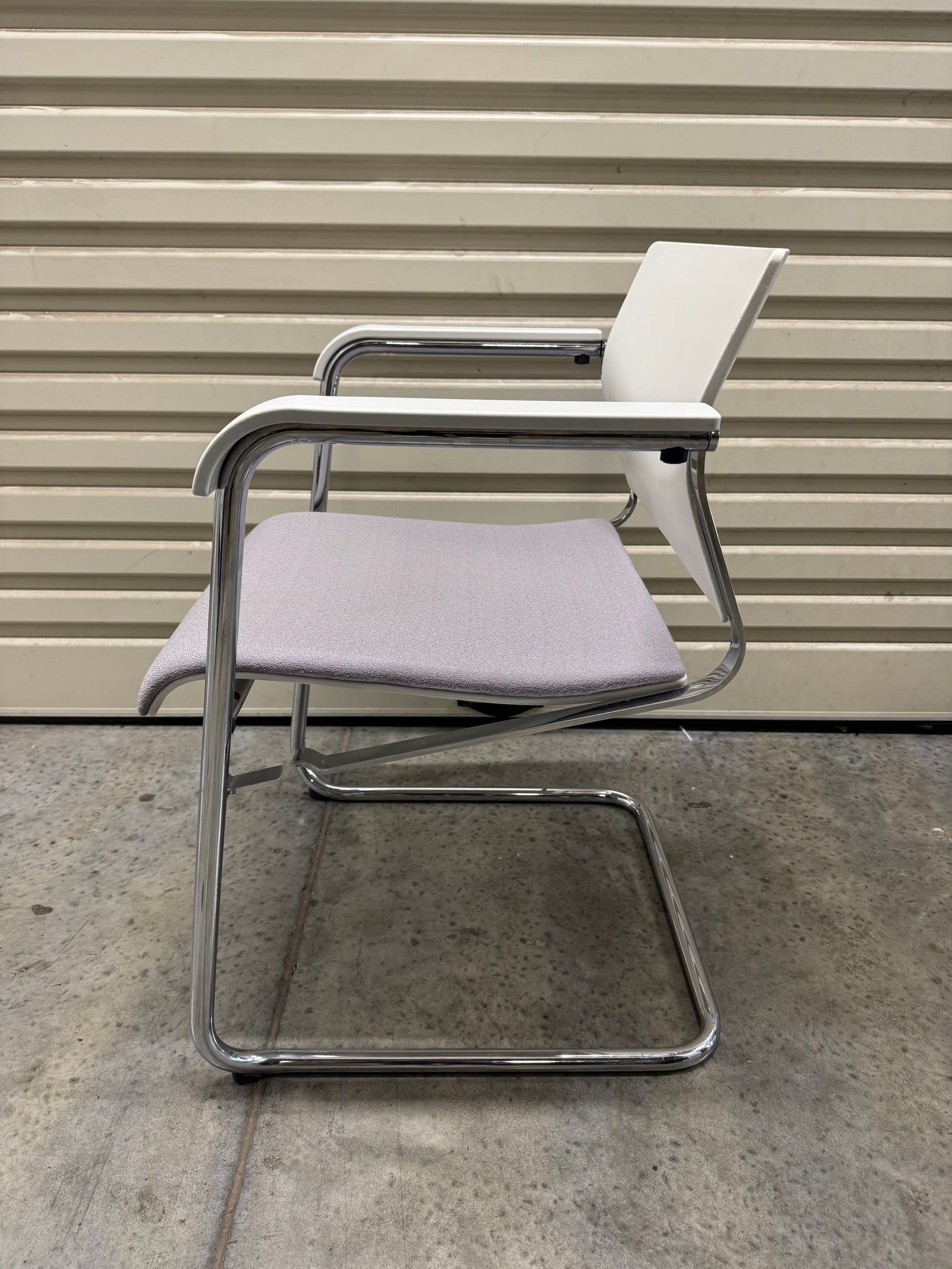 287/81 Modus Conference room Cantilever chair by Wilkhahn