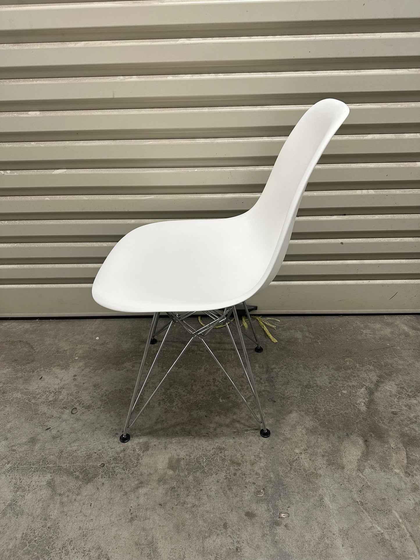 Original Eames Moulded Plastic Side Chair Wire Base – Eiffel Base