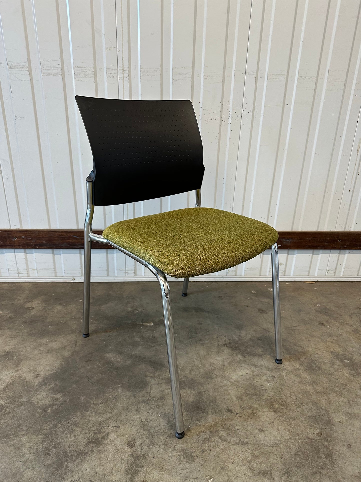 Schiavello reception stackable chair - Green