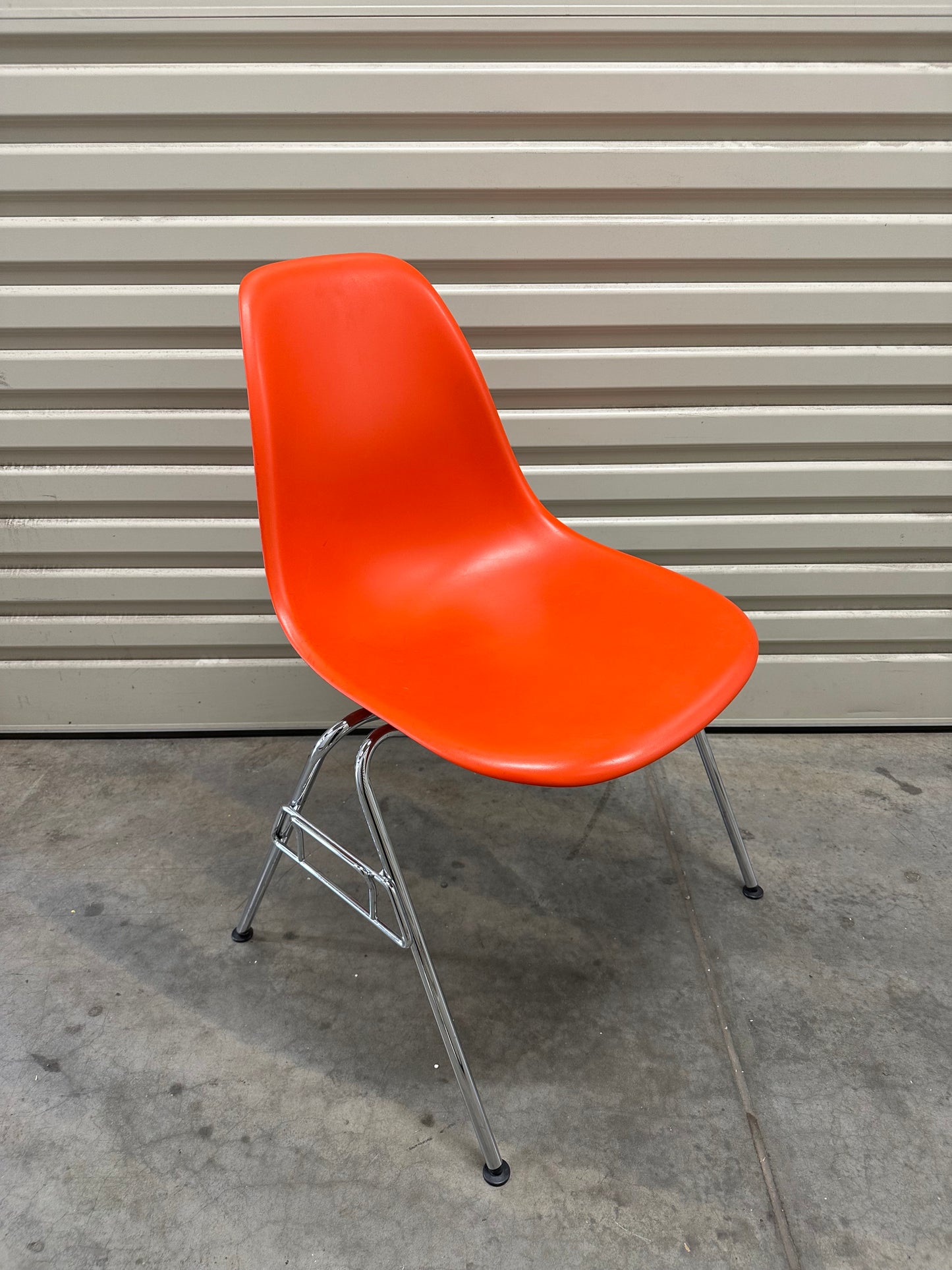 Eames Plastic Side Chair DSS RE - Chromed Base - Orange/Red