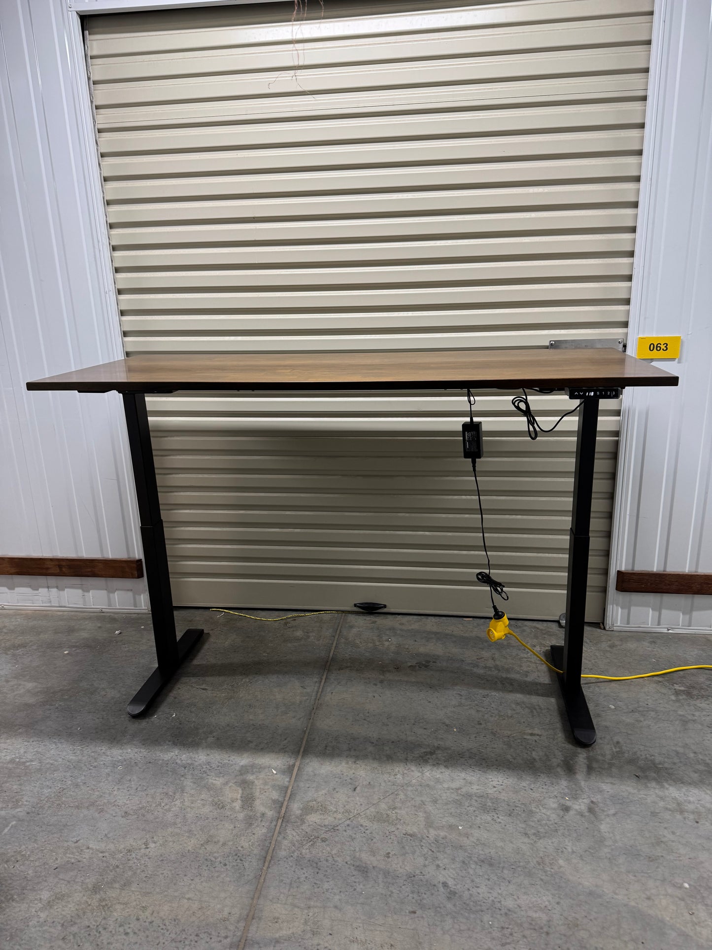 New Standing desk Black base / Walnut table top 1800x750