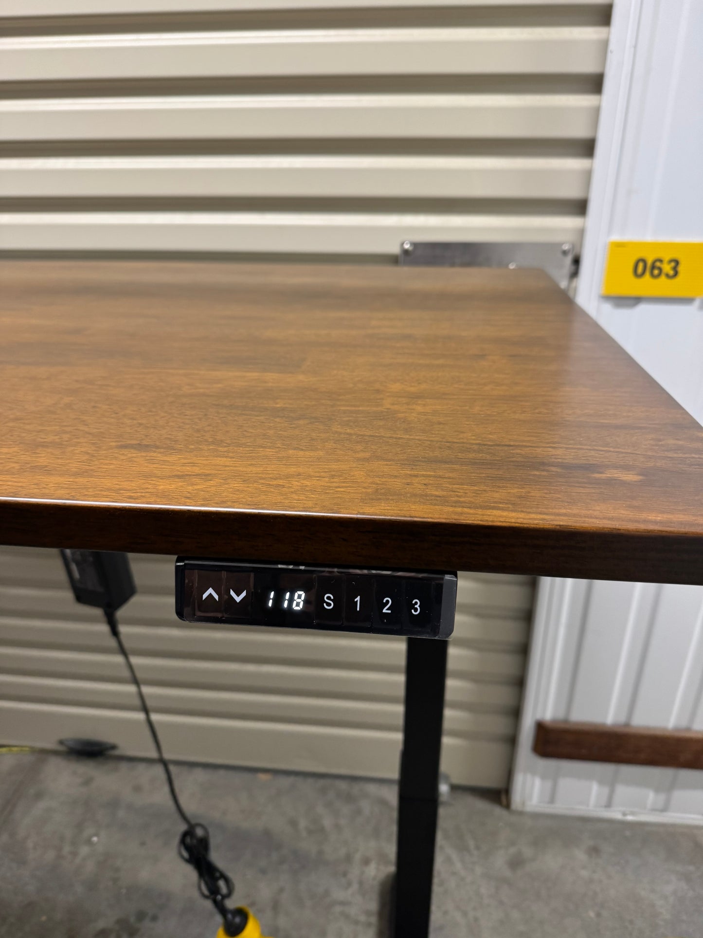 New Standing desk Black base / Walnut table top 1800x750