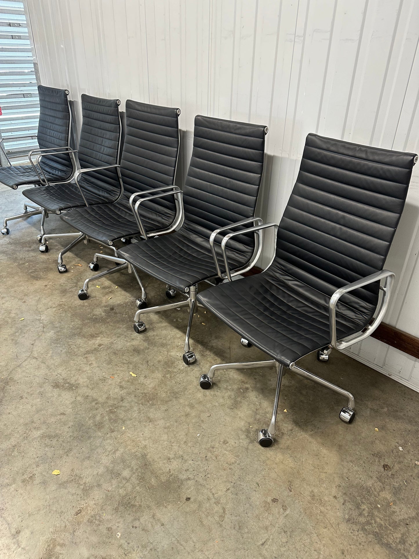 Eames Aluminium Group Executive Chair