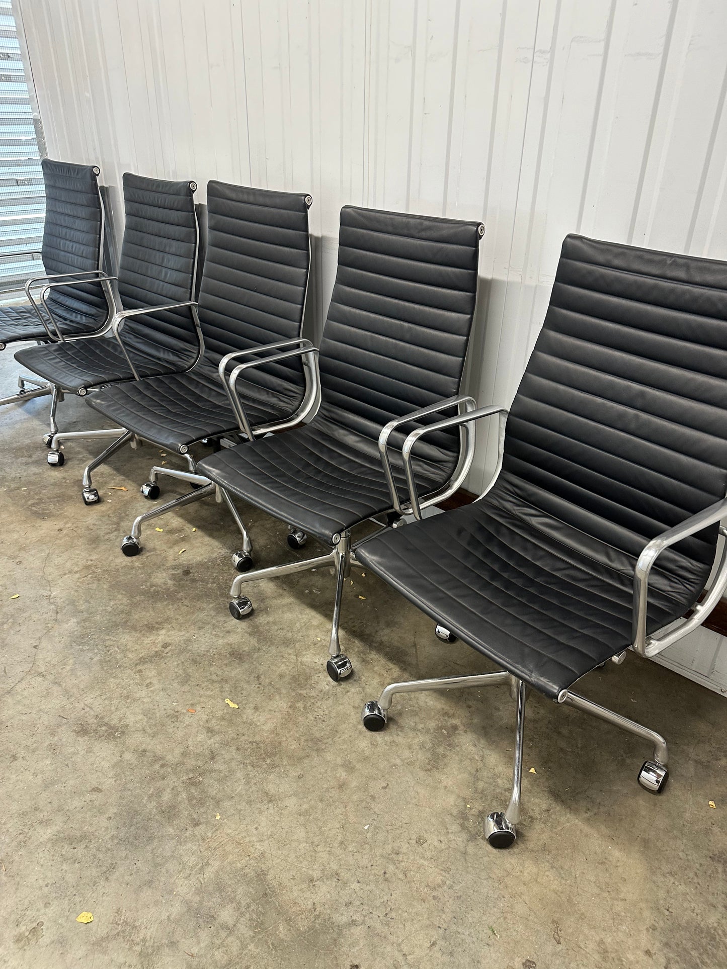 Eames Aluminium Group Executive Chair