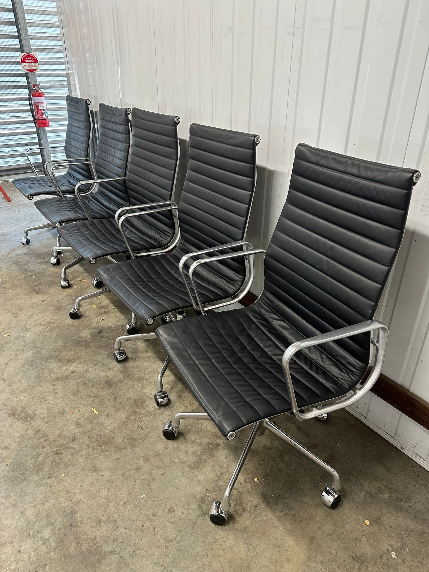 Eames Aluminium Group Executive Chair