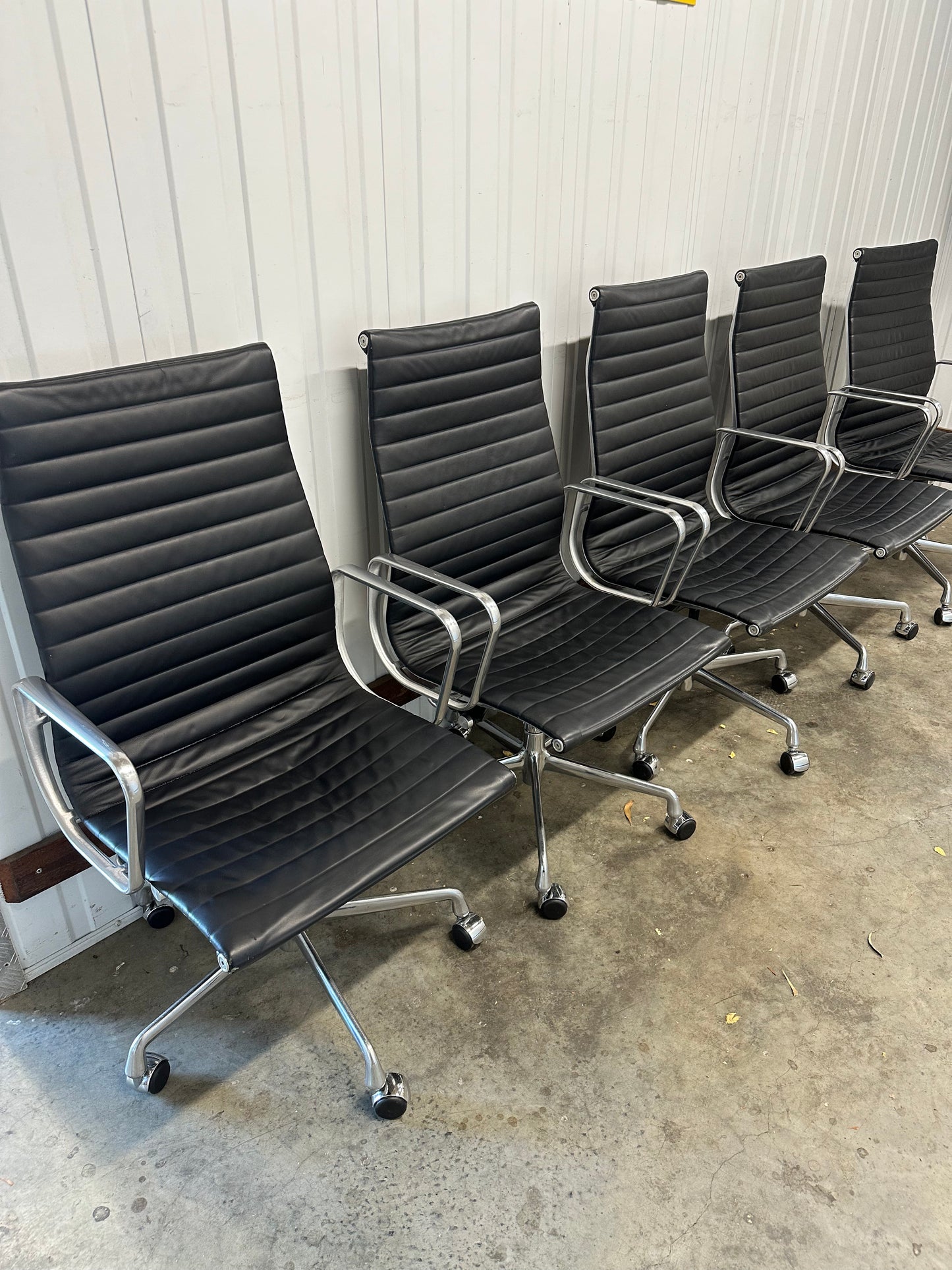 Eames Aluminium Group Executive Chair