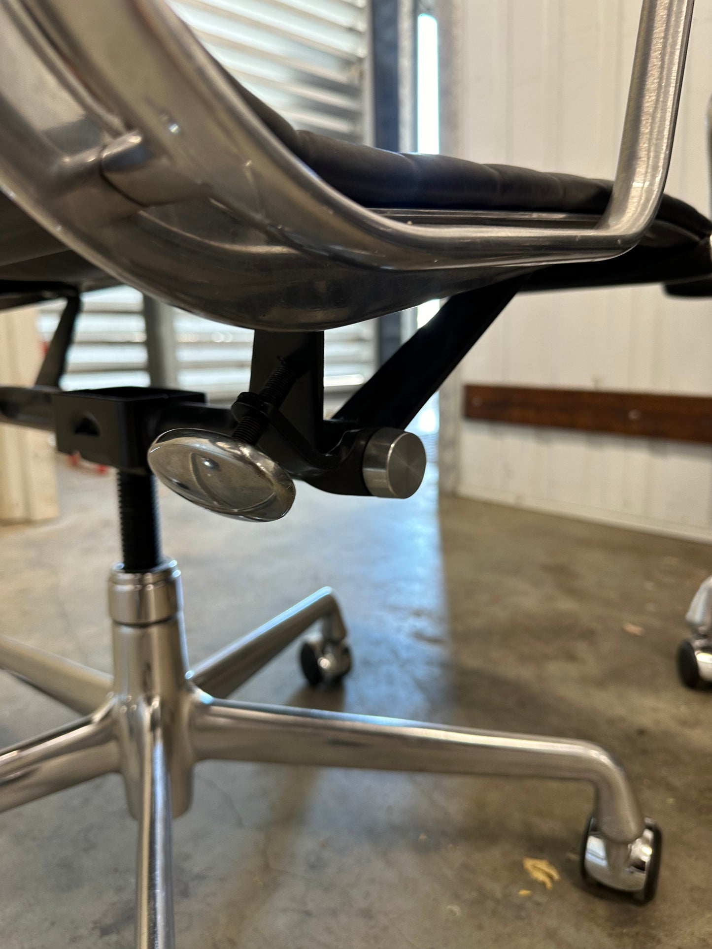 Eames Aluminium Group Executive Chair