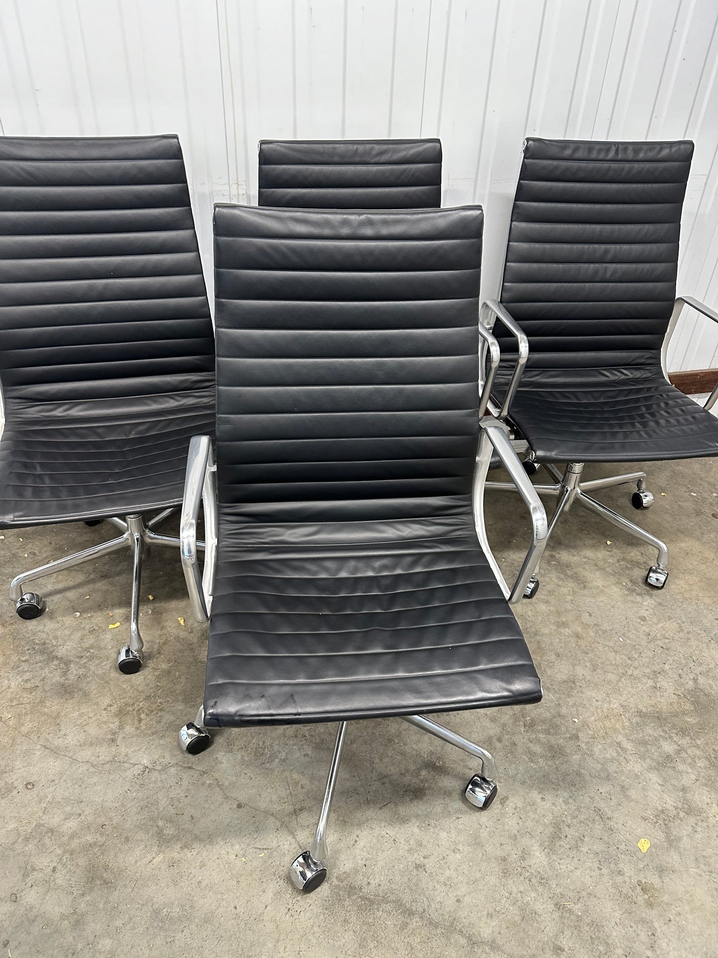 Eames Aluminium Group Executive Chair