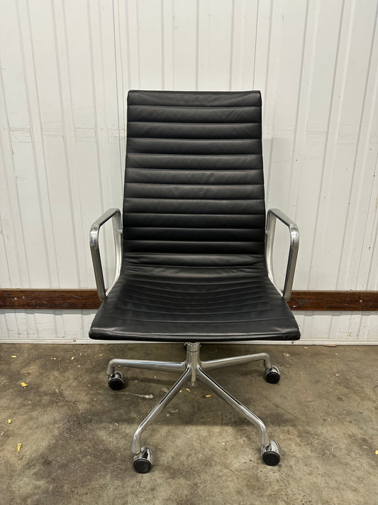 Eames Aluminium Group Executive Chair