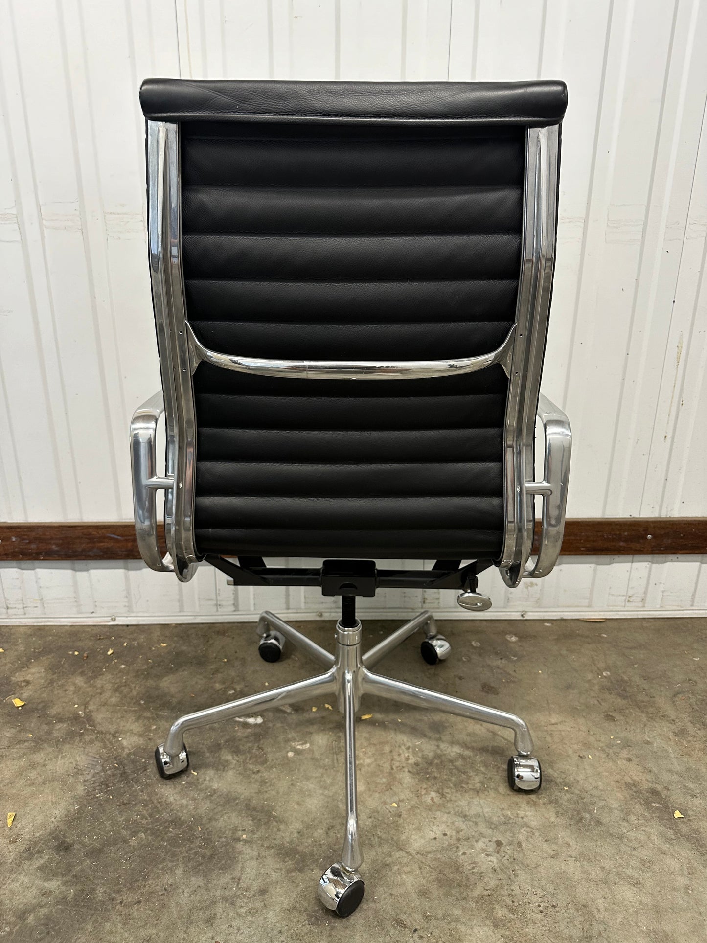 Eames Aluminium Group Executive Chair