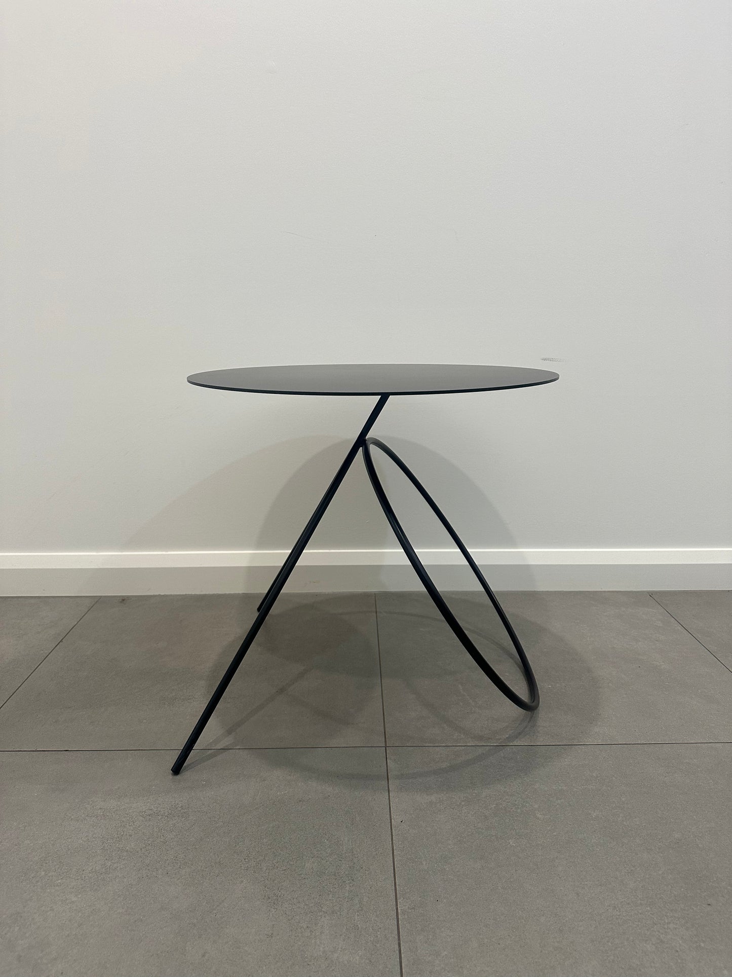 Bamba Sculpture Table, Black by Pedro Paulo-Venzon for Viccarbe