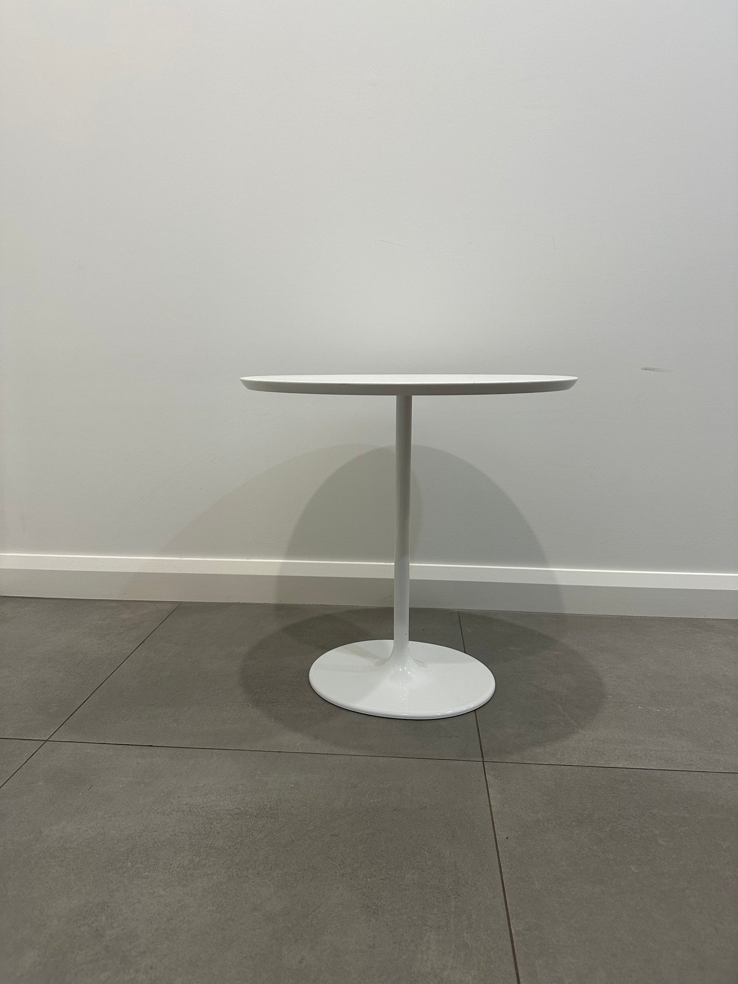 Arper Dizzie Side Table - White/White