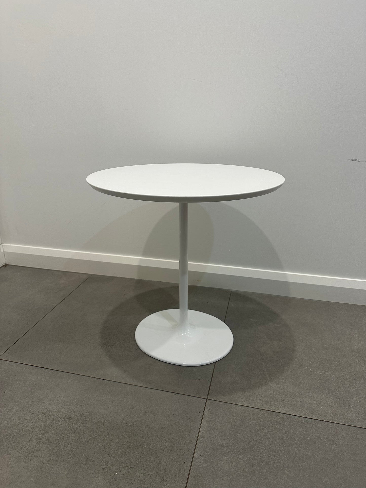 Arper Dizzie Side Table - White/White