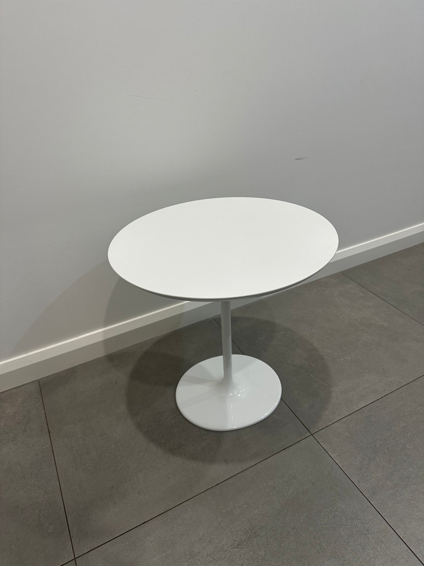 Arper Dizzie Side Table - White/White