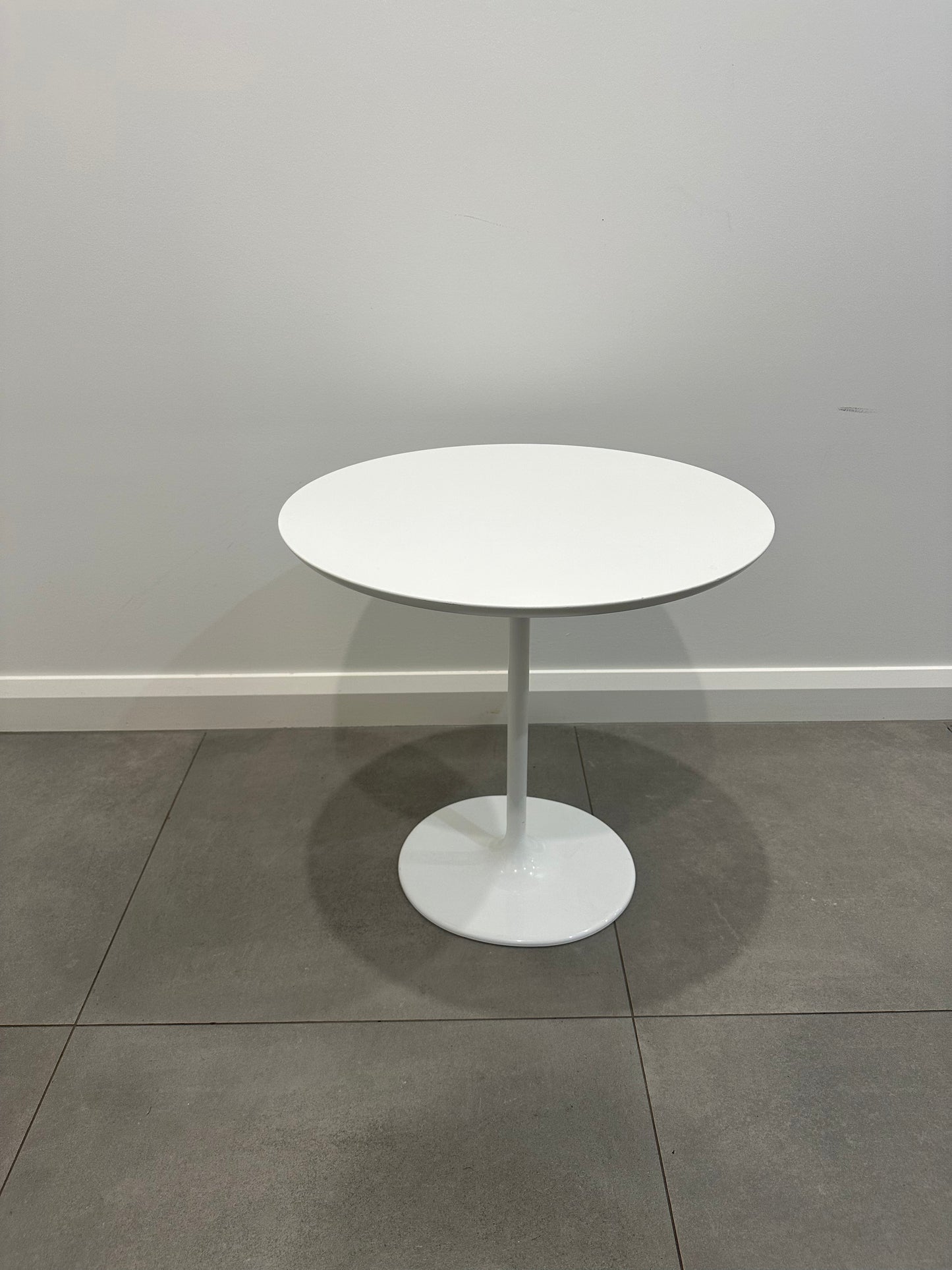 Arper Dizzie Side Table - White/White