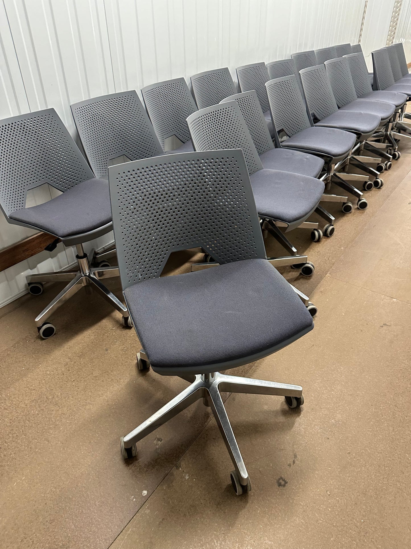 20x Strike Swivel Chair by Paolo Scagnellato Conferance room Chairs