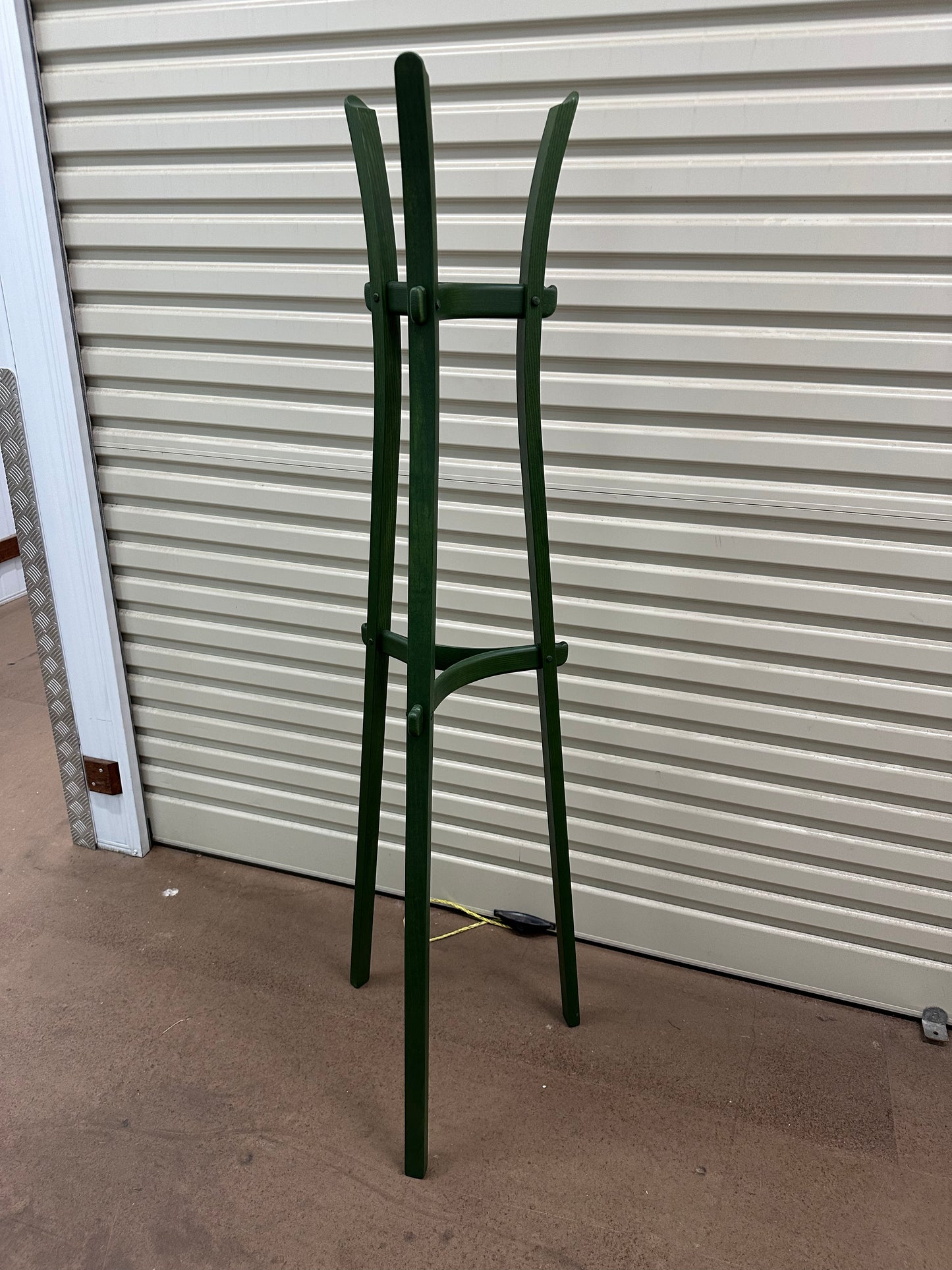 Leek coat stand by Mentsen - Green