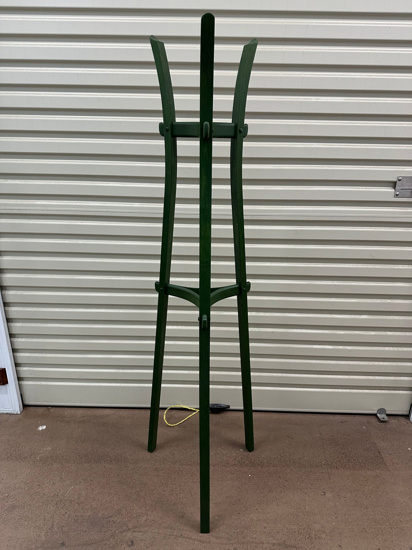 Leek coat stand by Mentsen - Green