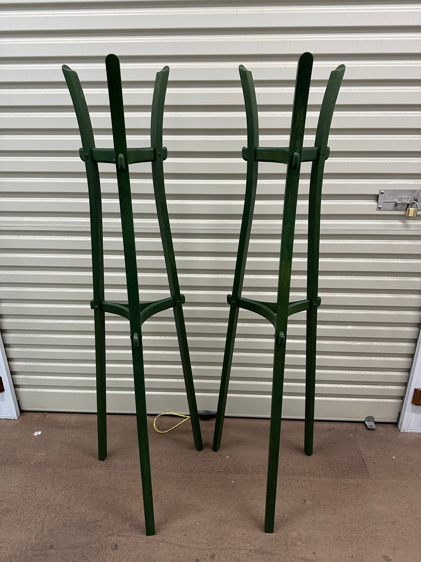 Leek coat stand by Mentsen - Green