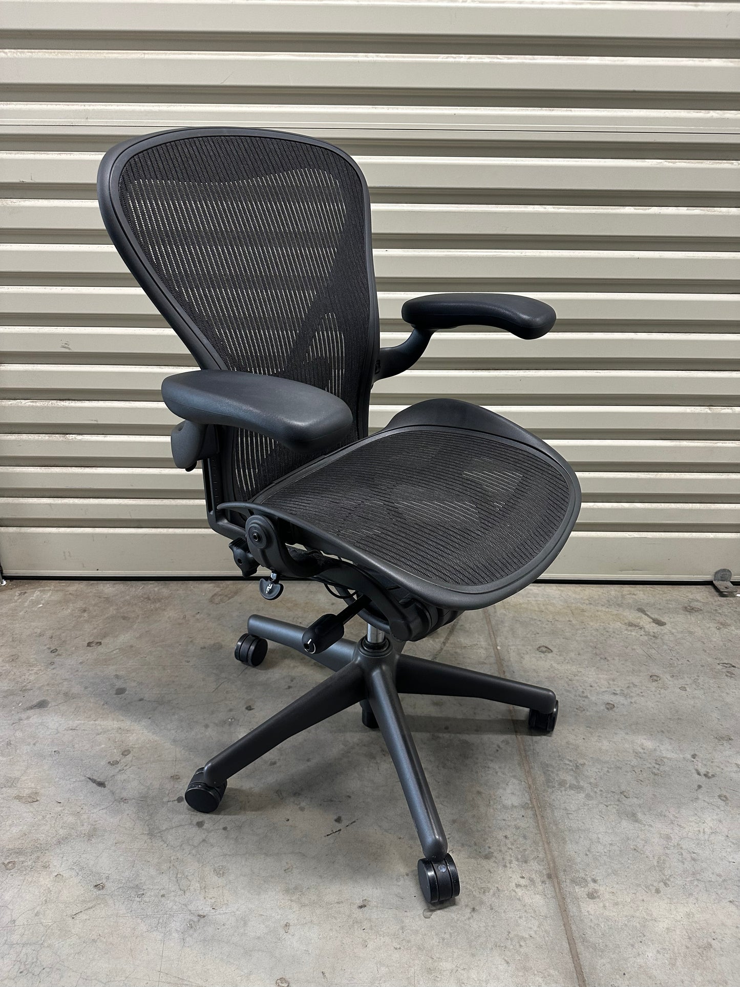 Herman Miller Aeron with Armrest - Posture fit (Size B)