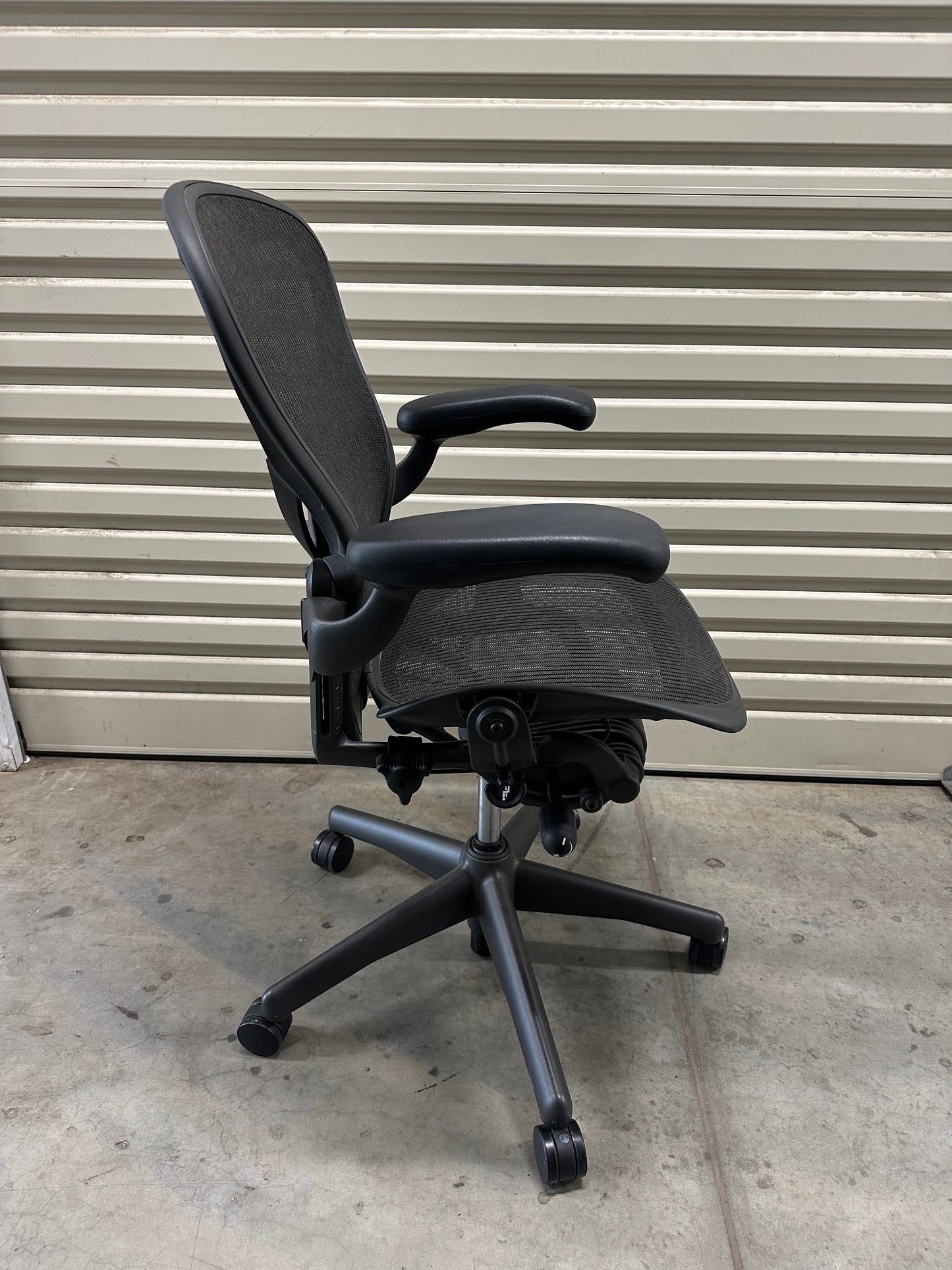 Herman Miller Aeron with Armrest - Posture fit (Size B)