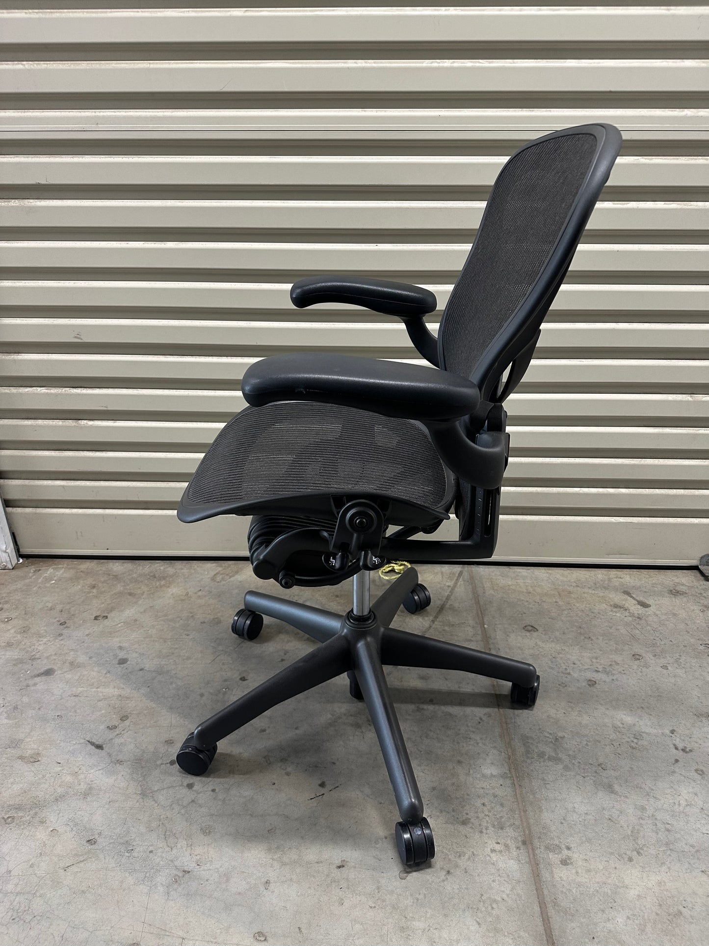 Herman Miller Aeron with Armrest - Posture fit (Size B)