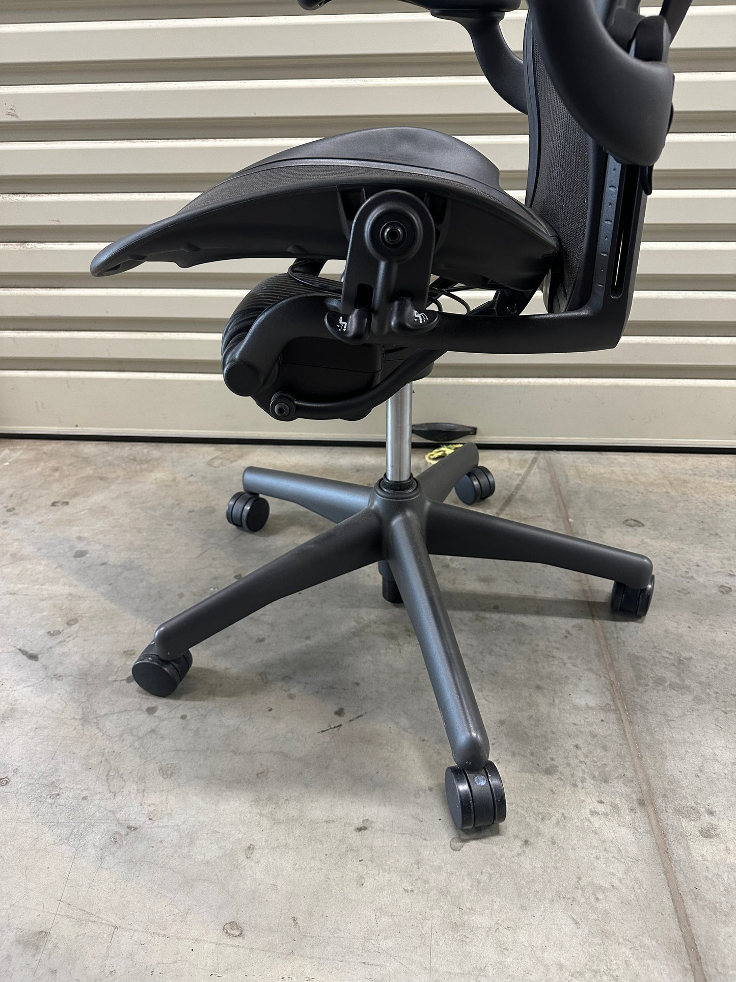 Herman Miller Aeron with Armrest - Posture fit (Size B)