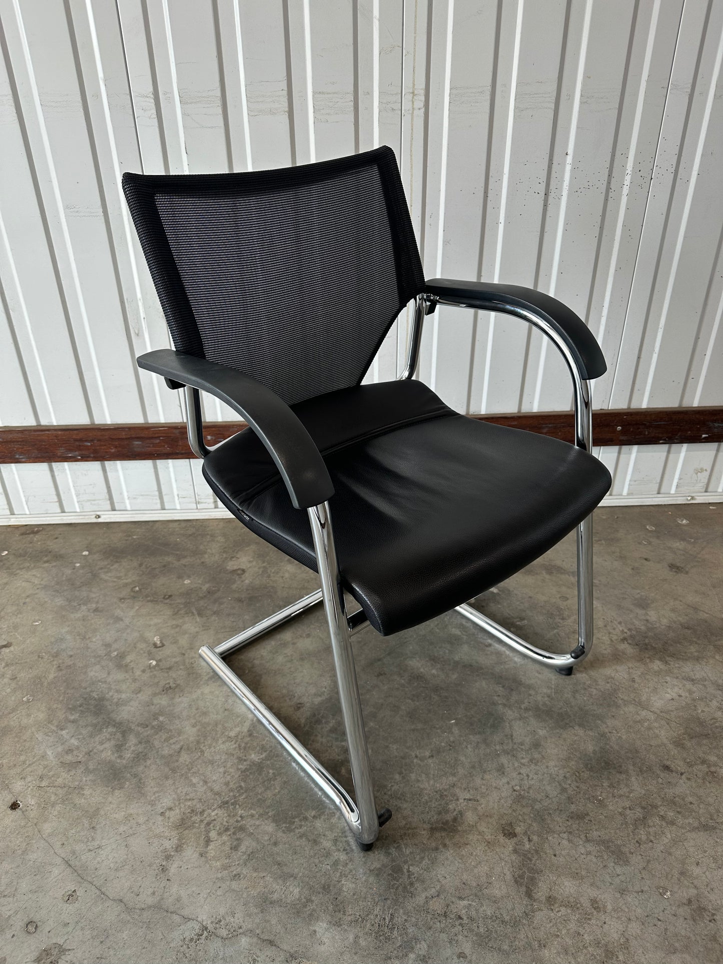 287/81 Modus executive Cantilever chair by Wilkhahn